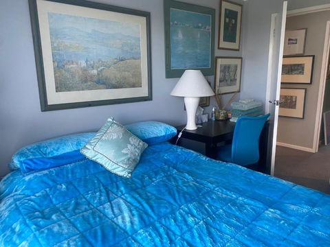 Art House Blue Room - New Castle Holiday 1