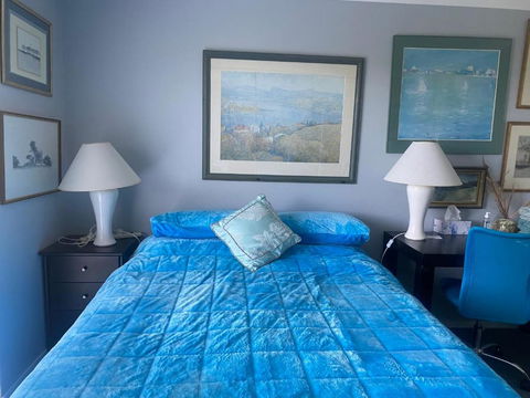 Art House Blue Room - New Castle Holiday 2