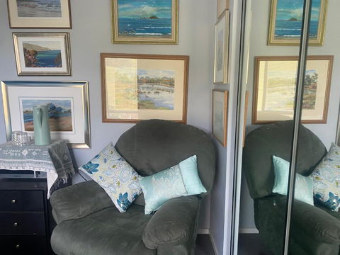 Art House Blue Room - New Castle Holiday 4