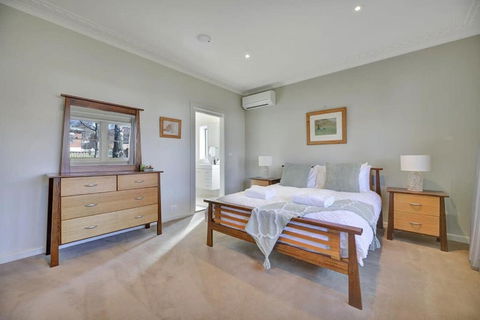 Art House On Anson - Artistic Haven, Spa, Pets - New Castle Holiday 1