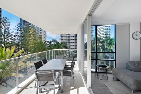 Artique 3 Bedroom Apartment Close To The Beach - CoastHM - New Castle Holiday 4