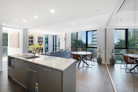 Artique 3 Bedroom Apartment Close To The Beach - CoastHM - New Castle Holiday 2