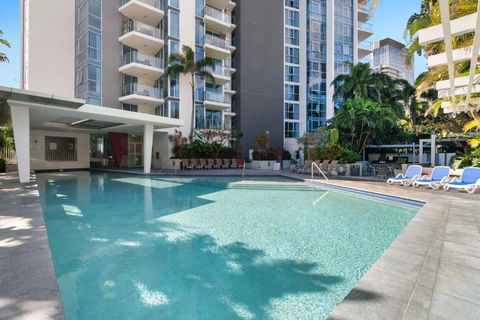 Artique 3 Bedroom Apartment Close To The Beach - CoastHM - New Castle Holiday 1