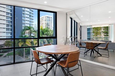 Artique 3 Bedroom Apartment Close To The Beach - CoastHM - New Castle Holiday 0