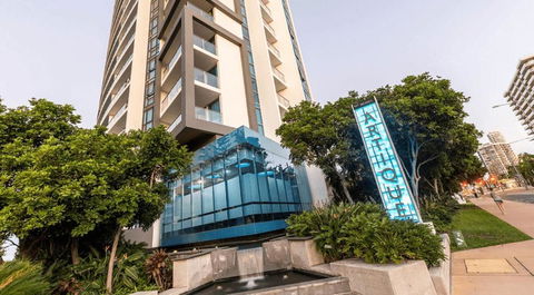 Artique 3 Bedroom Apartment Close To The Beach - CoastHM - New Castle Holiday 3