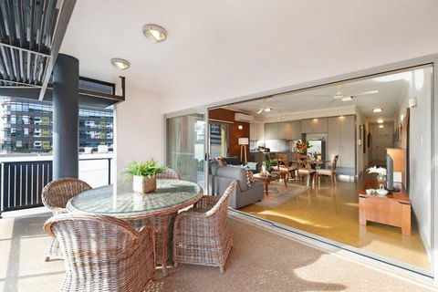 Artistic City Escape With Balcony And Parking - New Castle Holiday 0