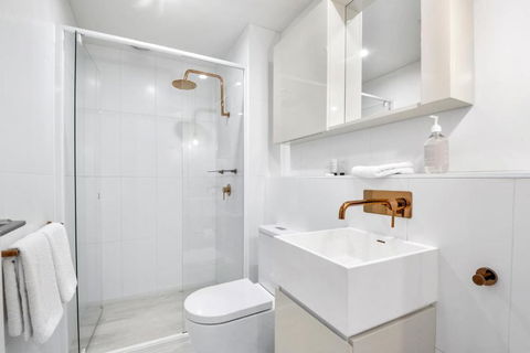 Artistic Urban Getaway Just Off Smith Street! - New Castle Holiday 4