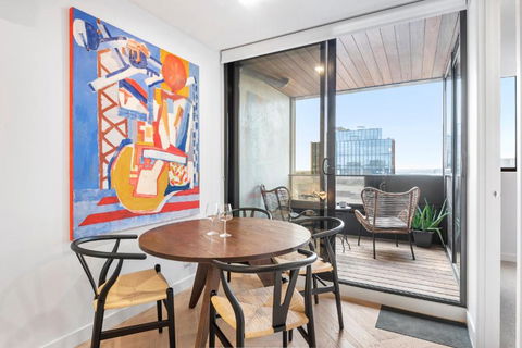 Artistic Urban Getaway Just Off Smith Street! - New Castle Holiday 1