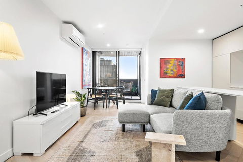 Artistic Urban Getaway Just Off Smith Street! - New Castle Holiday 0