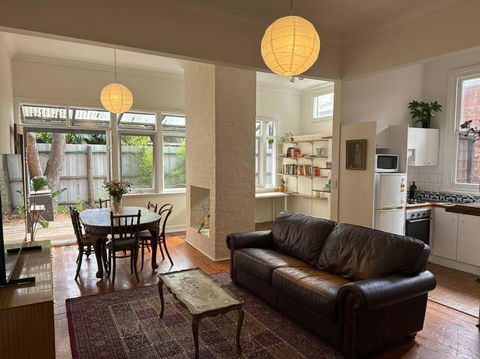 Artsy North Melbourne 2-Bedder - New Castle Holiday 0
