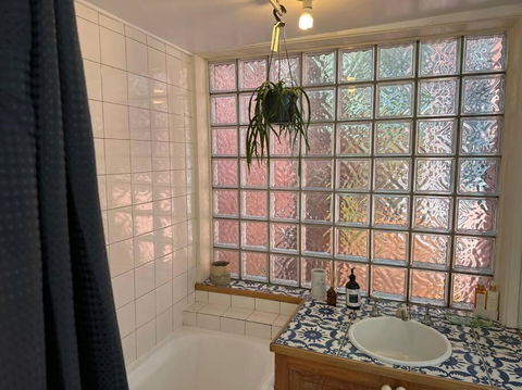 Artsy North Melbourne 2-Bedder - New Castle Holiday 1
