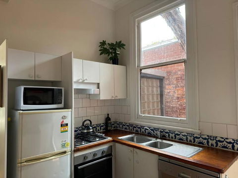 Artsy North Melbourne 2-Bedder - New Castle Holiday 3