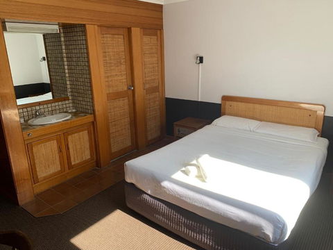 Ascot Motor Inn - New Castle Holiday 4