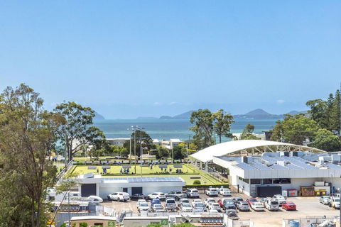 Ash Haven, 19 Ash St - Views, Pool, Air Con, Boat Parking, Wi-Fi - New Castle Holiday 0