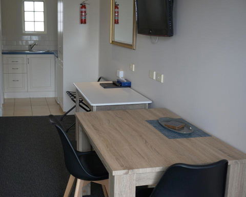Ashmont Motel And Apartments - New Castle Holiday 3