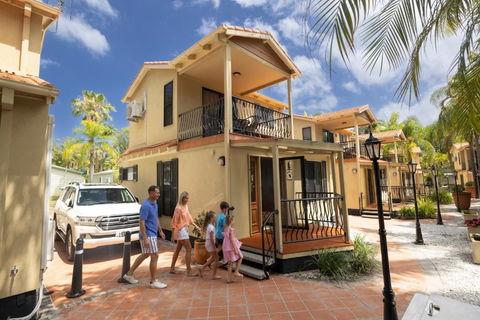 Ashmore Palms Holiday Village - New Castle Holiday 4