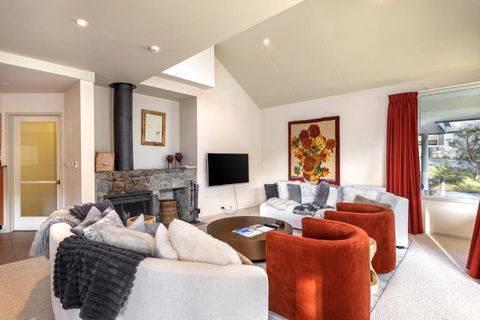 Aspect 5 Chalet A Stones Throw From All Thredbo Has To Offer - New Castle Holiday 0