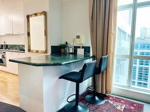 Aspire CBD One Bedroom With Indoor Pool & Parking Available - New Castle Holiday 4