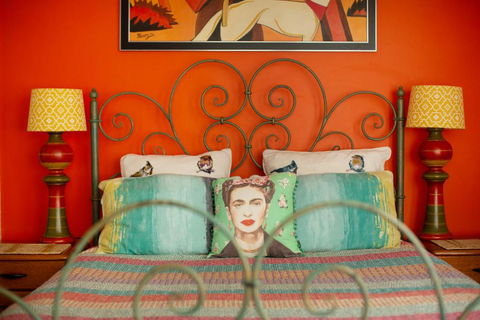 Assemblage Boutique Art B & B - New Castle Holiday 4