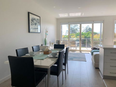 At Broadbeach Inverloch - New Castle Holiday 3