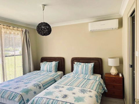 At Holiday House - New Castle Holiday 3