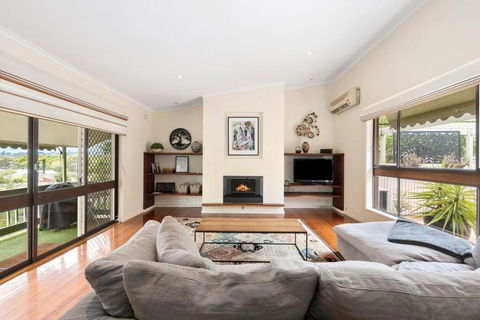 At The Hilltop - Sleeps 10 - New Castle Holiday 0