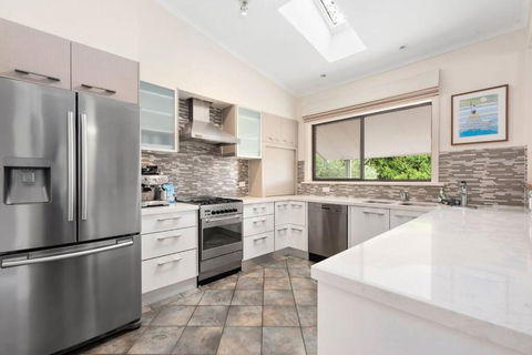 At The Hilltop - Sleeps 10 - New Castle Holiday 3