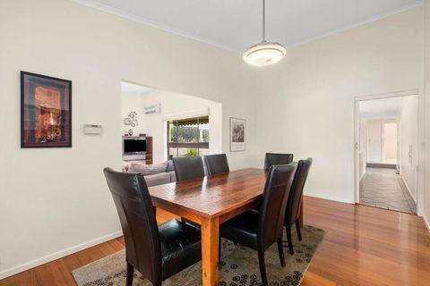 At The Hilltop - Sleeps 10 - New Castle Holiday 4