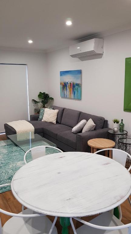 At Home Apartments - New Castle Holiday 4