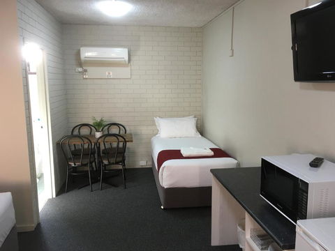 Atlas Motel - New Castle Holiday 4