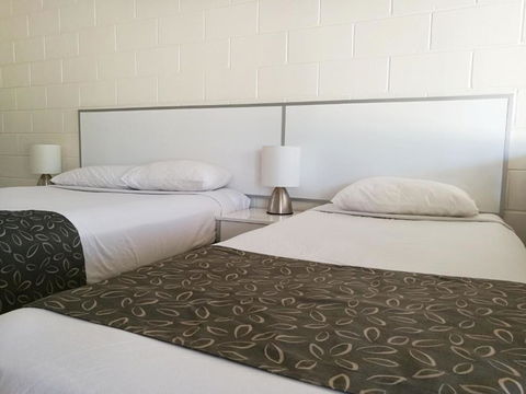 Augathella Motel & Caravan Park - New Castle Holiday 4