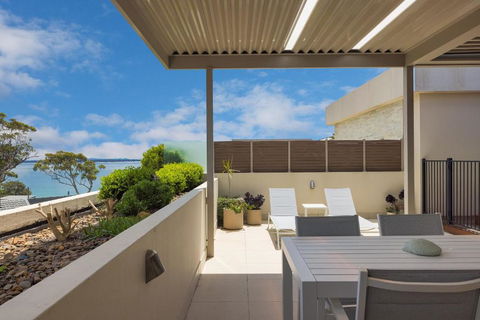 Aura 10 Shoal Bay - New Castle Holiday 0