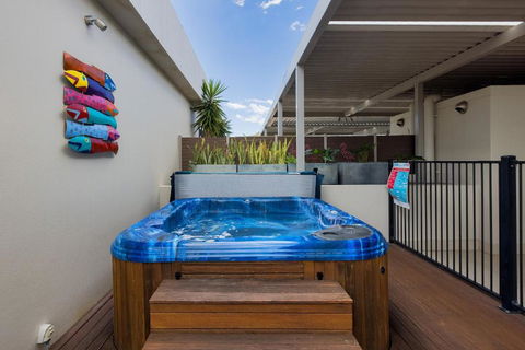 Aura 10 Shoal Bay - New Castle Holiday 1