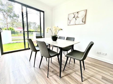 Austral Brand New Modern 4 Br Home - New Castle Holiday 2