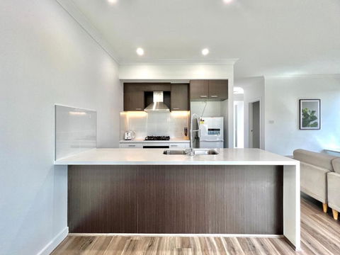 Austral Brand New Modern 4 Br Home - New Castle Holiday 4