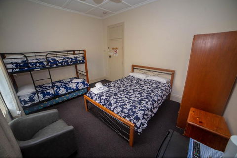 Australian Hotel - New Castle Holiday 1