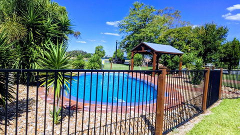Australian Homestead Motor Lodge - New Castle Holiday 4