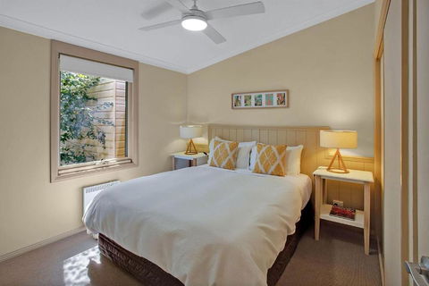 Autumn Abode Cottages - One - New Castle Holiday 3