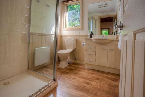 Autumn Abode Cottages - One - New Castle Holiday 4