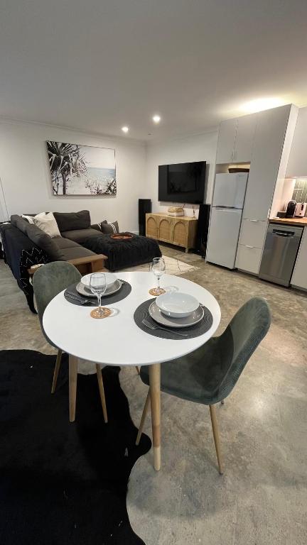 Avalon Beach Guesthouse - New Castle Holiday 2
