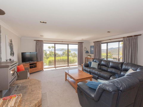 Aviemore 4 14 Cobbodah Street - New Castle Holiday 1