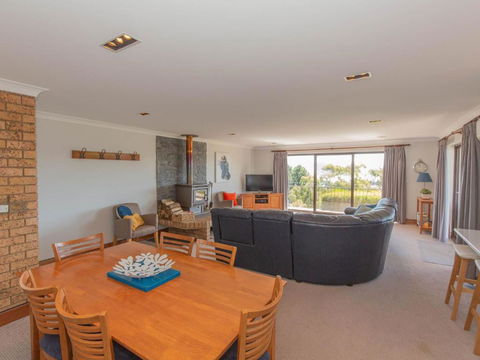 Aviemore 4 14 Cobbodah Street - New Castle Holiday 2
