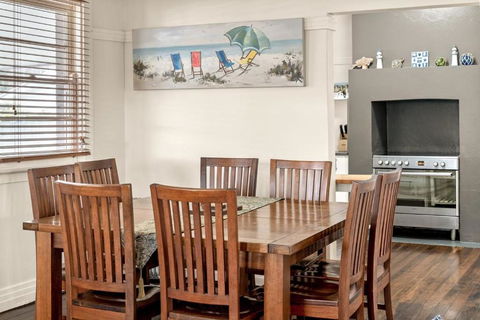 Avondale 7 Cashmore Street - New Castle Holiday 4