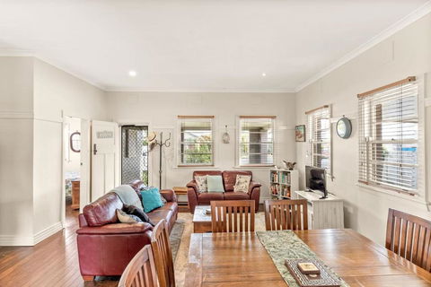 Avondale 7 Cashmore Street - New Castle Holiday 1