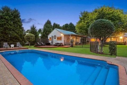 Avonlea, Bowral, Southern Highlands - New Castle Holiday 4