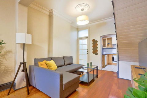 Awesome 2 Bedroom House Surry Hills - New Castle Holiday 2