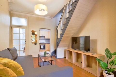 Awesome 2 Bedroom House Surry Hills - New Castle Holiday 1