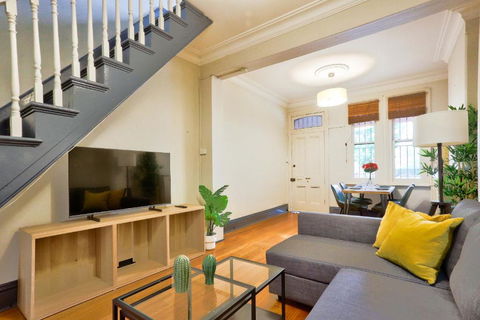 Awesome 2 Bedroom House Surry Hills - New Castle Holiday 0