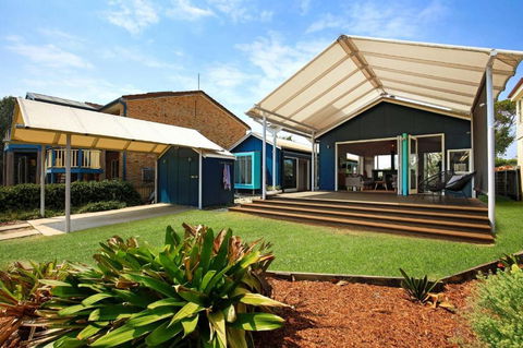Ayana - Pet Friendly - Directly Opposite Beach - Fireplace - New Castle Holiday 2