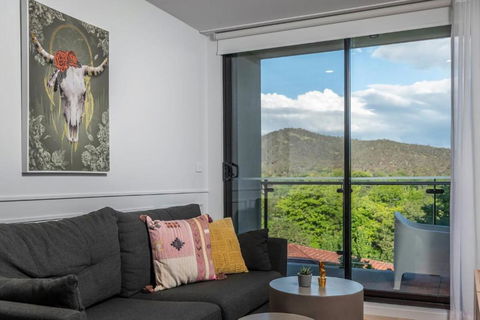 Awesome Brooklyn Inspired Stay - Mt Ainslie View - New Castle Holiday 1